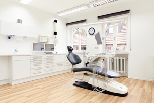 Behandlungszimmer - ZahnarztAubing Dr. Johannes Stern München