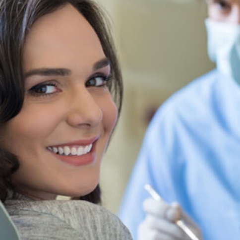 Zufriedene Patientin - ZahnarztAubing Dr. Johannes Stern